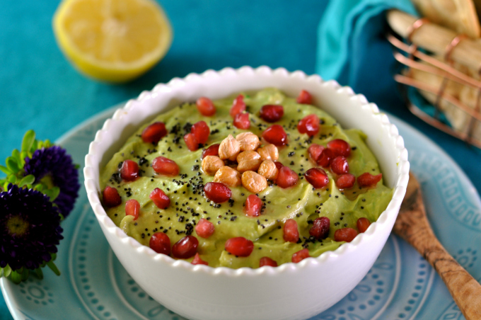 avocado hummus 680