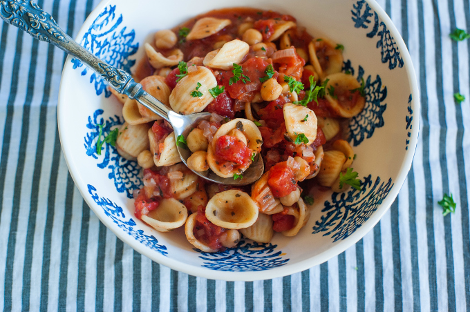 This garbanzo bean soup is full of fiber and protein which keeps you full longer. It's also low in fat and calories and has simple delicious rustic flavors. #vegan (ordinaryvegan.net)