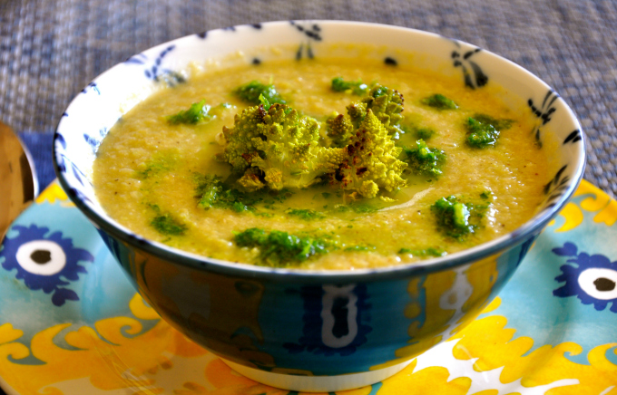 Creamy Green Cauliflower Soup with Parsley Sauce