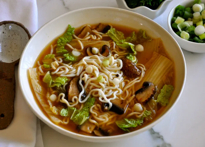 Easy Soup – Hot and Sour Cabbage Mushroom Soup