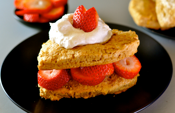 Easy scones with Lemon topped with whipped cream and strawberries #vegan ordinaryvegan.net