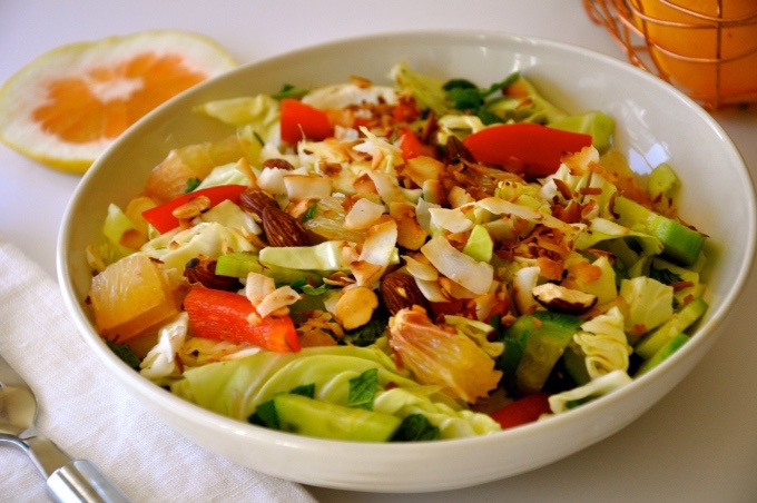 A delicious Vietnamese pomelo salad packed with lots of crunch and sweetness.