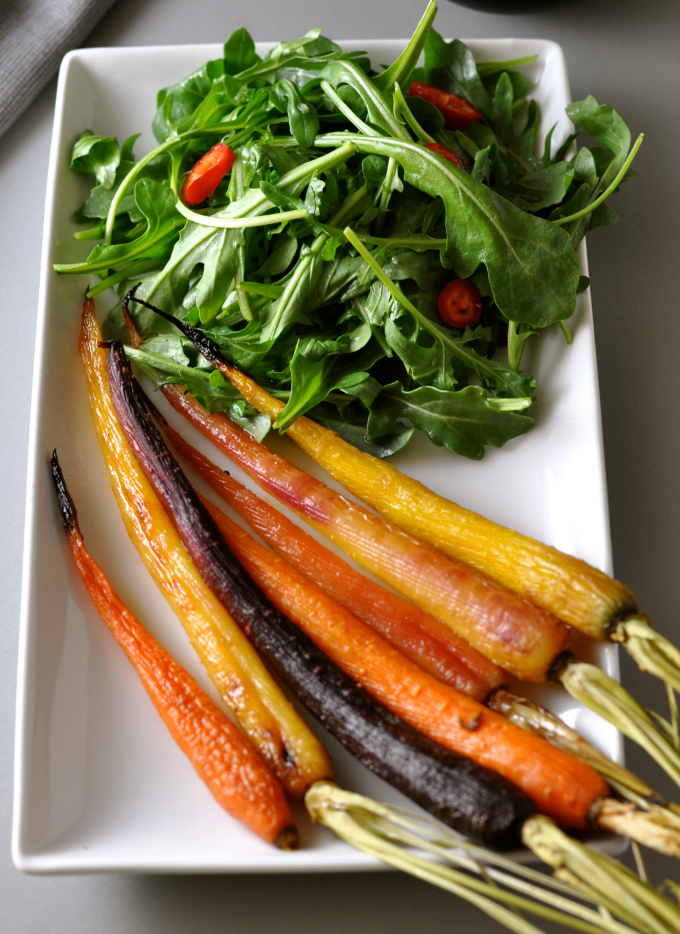 A summer salad recipe of roasted and glazed carrots accompanied with a tart and peppery arugula salad. (#vegan) ordinaryvegan.net