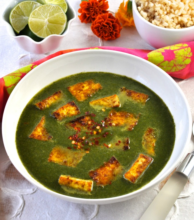 Tofu is a delicious healthy and low-fat replacement for paneer in this vegan version of palak paneer. (#vegan) ordinaryvegan.net