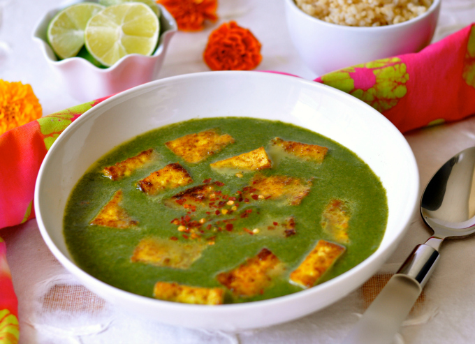 Tofu is a delicious healthy and low-fat replacement for paneer in this vegan version of palak paneer. (#vegan) ordinaryvegan.net