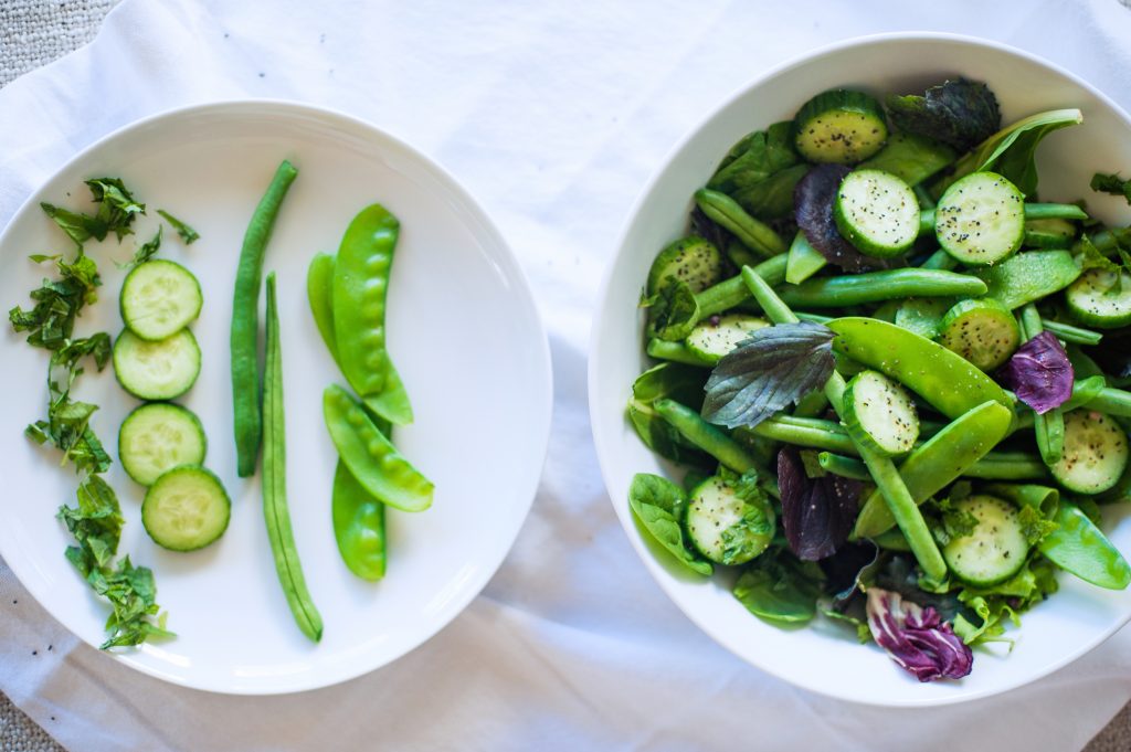 Bright, fresh, aromatic oil-free salad dressing without out all the fat. (#vegan) ordinaryvegan.net