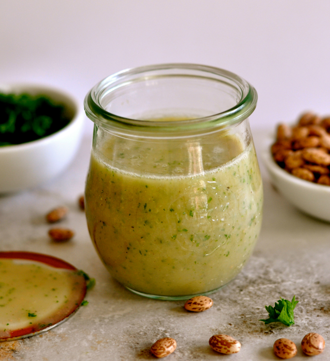 Transform your greens and vegetables with this bright, fresh, aromatic oil-free salad dressing without all the calorie dense oil. (#vegan) ordinaryvegan.net