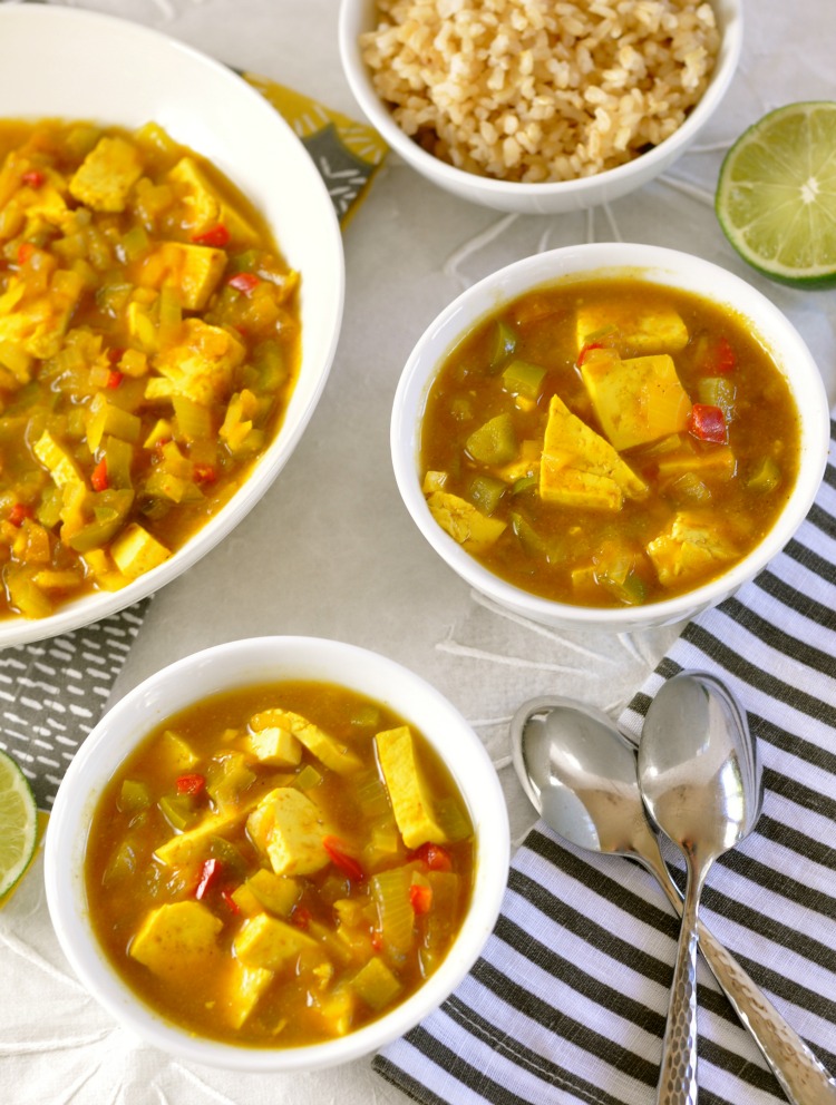 This healthy cape malay curry with tofu is packed with flavorful spices, and the dried apricots adds a savory sweet flavor. (#vegan) ordinaryvegan.net