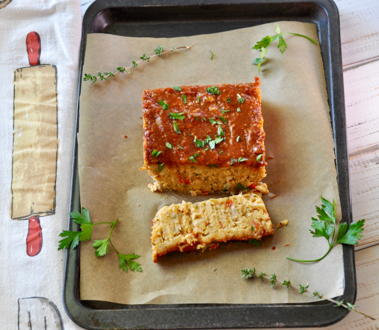 I promise you won't miss the meat in this vegan meatloaf. This non-traditional healthy spin on a comfort food favorite is filled with powerful flavors. (#vegan) ordinaryvegan.net