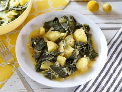 Healthy Vegan Collard Greens with Potatoes & Nutritional Yeast