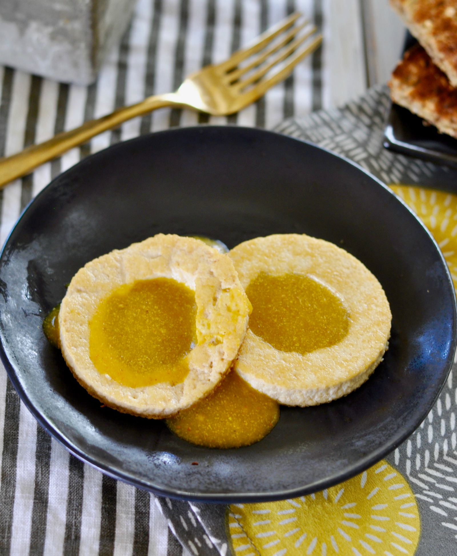This vegan egg yolk alternative is the perfect healthy, cruelty-free substitute for traditional cholesterol and fat laden eggs. Try them sunny side-up with delicate slices of tofu which are pan-seared or serve it as a dipping sauce with vegan buttered toast. (#vegan) ordinaryvegan.net