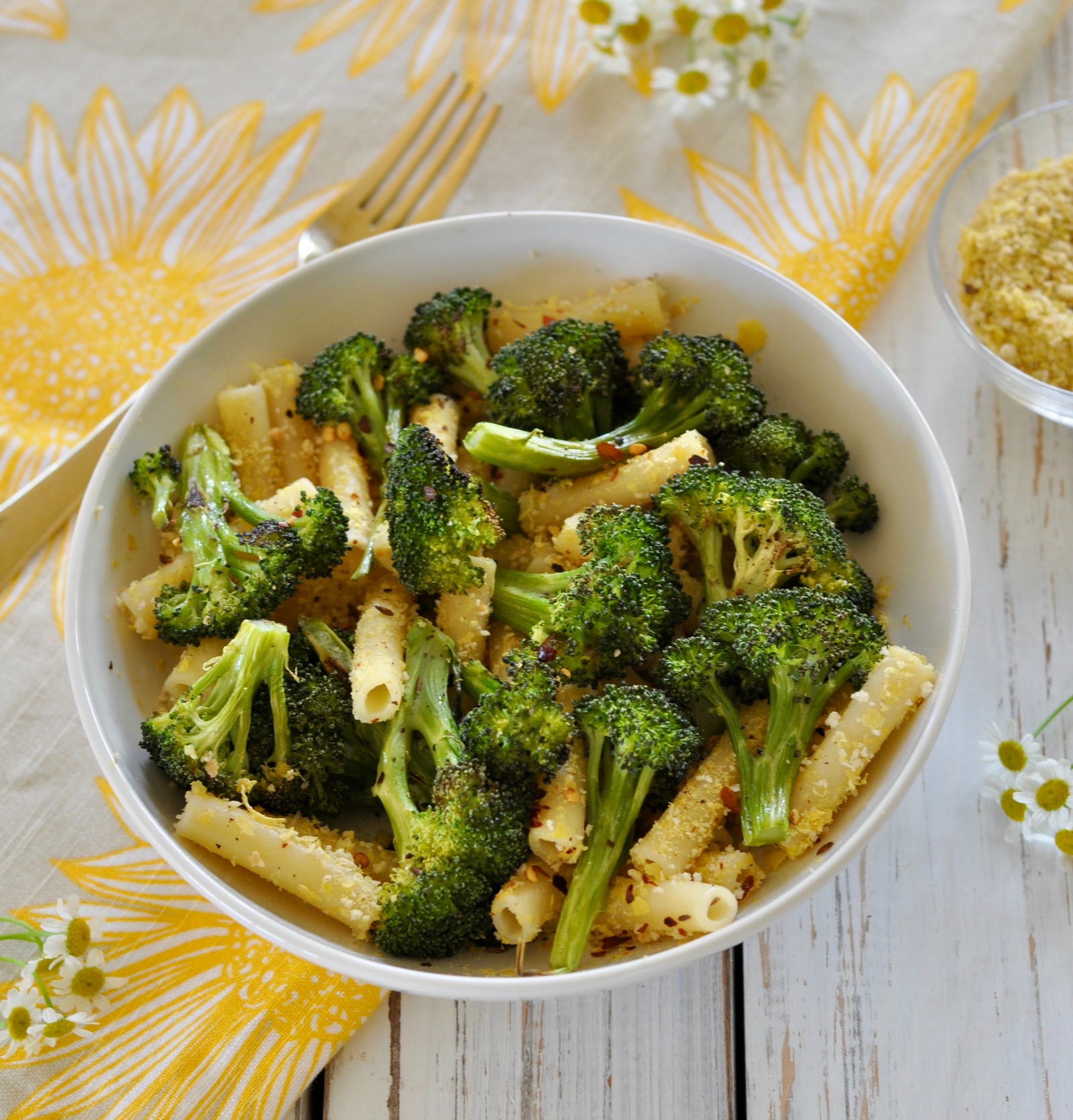 This roasted, dairy-free, low caloric, spicy broccoli pasta topped off with a lemon breadcrumb flavor bomb is a quick and easy dish the entire family will love. (#vegan) ordinaryvegan.net